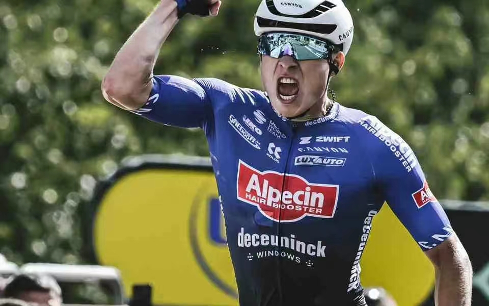 Van der Poel en Philippsen bezorgen Alpecin-Fenix Team zege in derde etappe Tour de France